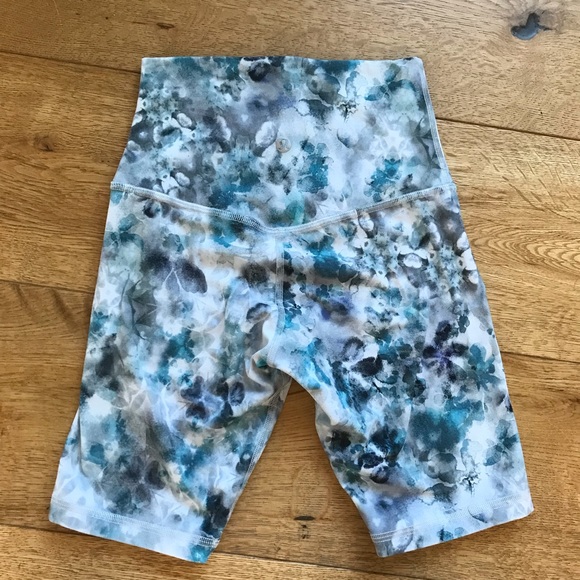 Lululemon Align High Rise Short 8” SZ 2 - Picture 5 of 7